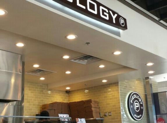 Pieology Pizzeria - Gold River, CA