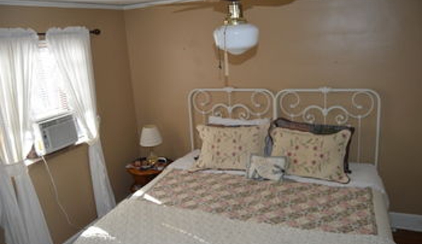 Maple Street Bed & Breakfast - Lamoni, IA