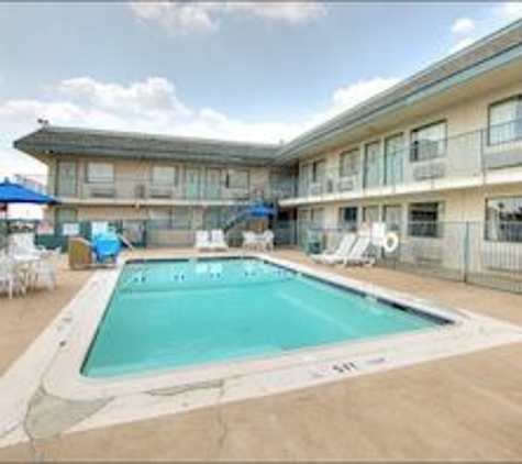 Motel 6 - Euless, TX