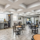 Quality Suites - Motels