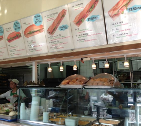 Banh Mi Che Cali Bakery - Westminster, CA