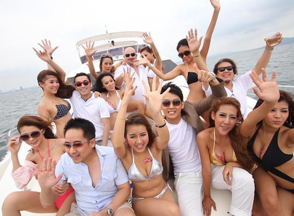 Elite Glamor Cruises Sydney - Pyrmont, NSW. onboard of glamor cruise on sydney harbour. party with friedns.