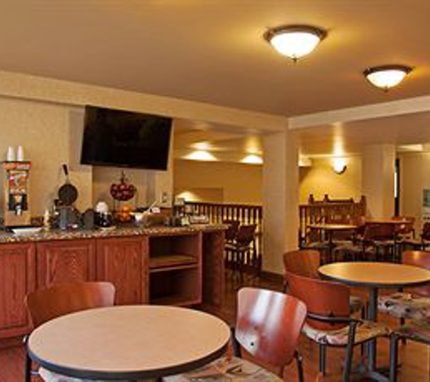D Hotel and Suites - Holyoke, MA