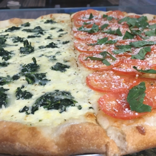 NY Pizza Spot - Melbourne, FL. Spinach Alfredo and Tomato Basil Pizza��������