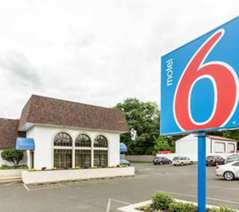 Motel 6 - Warminster, PA