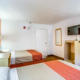 Motel 6 - Elk Grove Village, IL