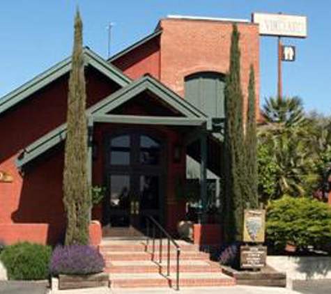 The Vineyard Restaurant & Bar - Madera, CA