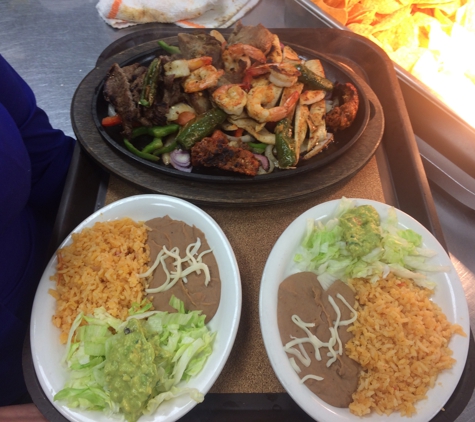 loredo's mexican restaurant - fort washington, MD. Parrillada mexicana