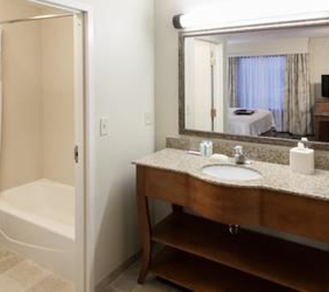 Hampton Inn & Suites Davenport - Davenport, IA