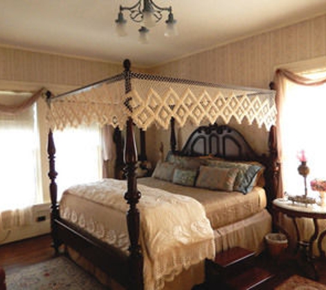 Queens Residence Bed & Breakfast - Ypsilanti, MI