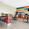 Super 8 by Wyndham San Antonio/Alamodome Area gallery