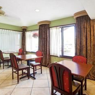 Baymont Inn & Suites - Monroe, MI