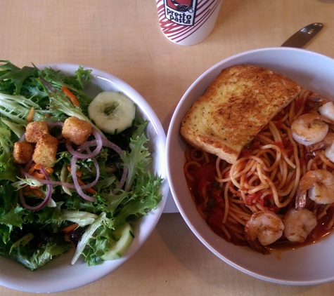 Presto Pasta - Ventura, CA. Salad and shrimp pasta