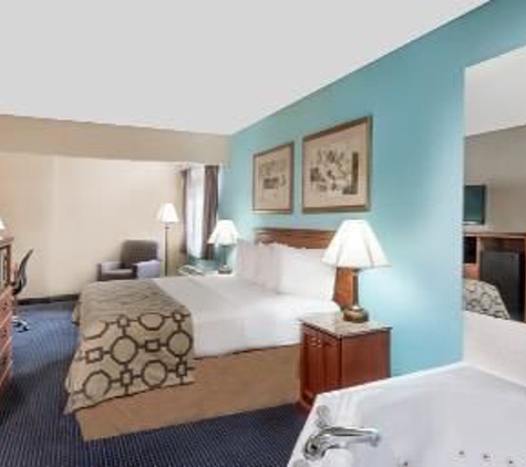 Baymont Inn & Suites - Warrenton, MO