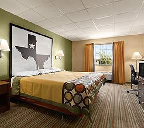 Super 8 by Wyndham Gainesville TX - Gainesville, TX