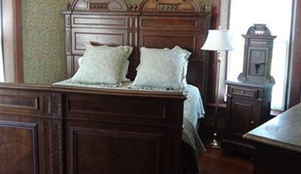 The Nauvoo Grand Bed & Breakfast - Nauvoo, IL