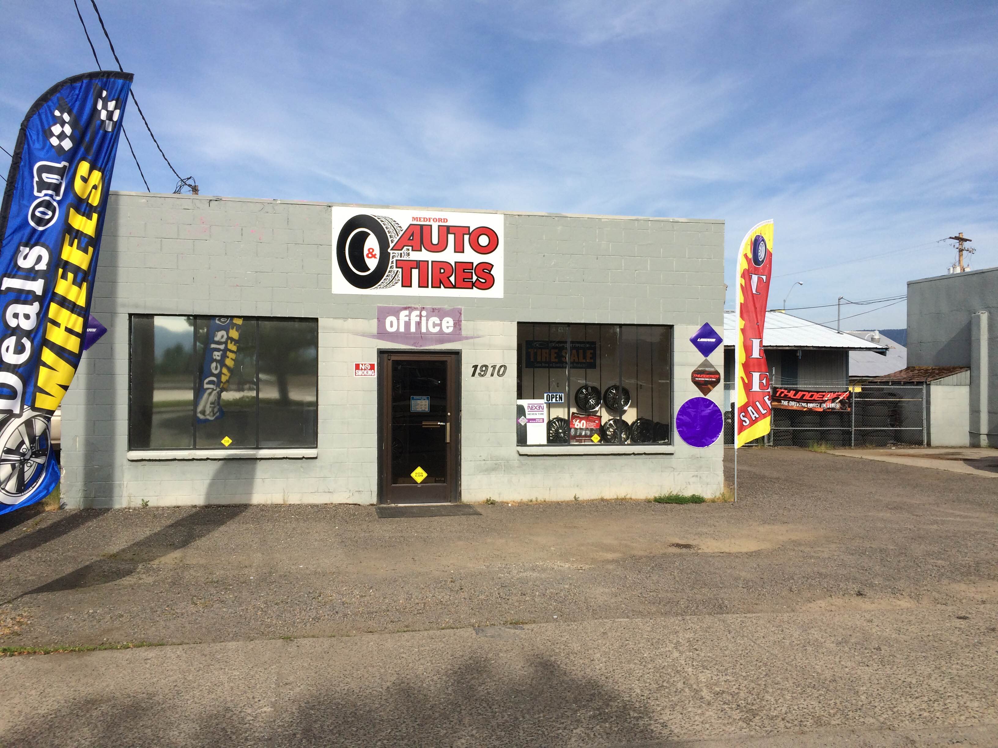 Medford Autos & Tires - Medford, OR 97501