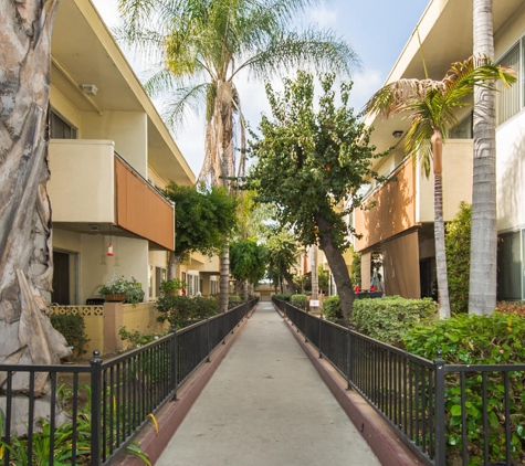 Las Palmas Apartment Homes - Covina, CA