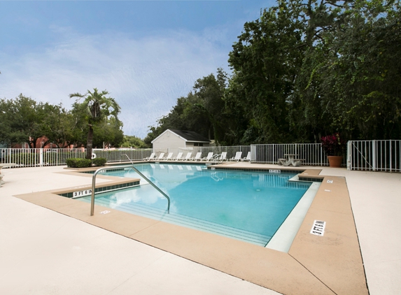 Castle Woods Apartments - Casselberry, FL