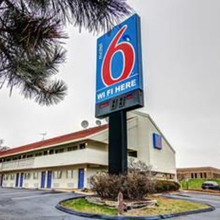 Motel 6 - Florissant, MO