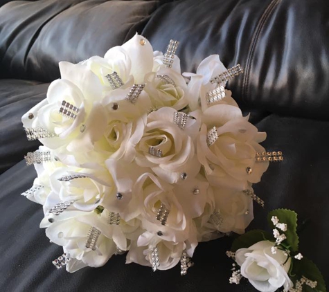 Bountyful Creations LLC - Casa Grande, AZ. Wedding bouquet and boutonniere