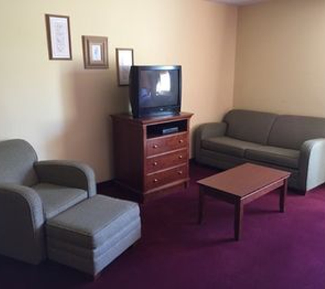 Laketree Inn & Suites - Marion, IL