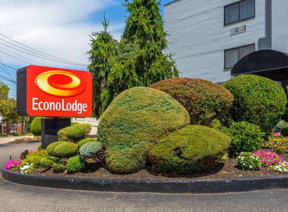 Econo Lodge - Hicksville, NY