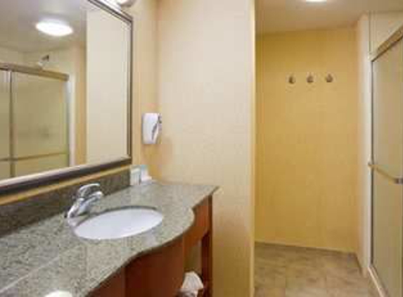 Hampton Inn & Suites Lino Lakes - Lino Lakes, MN