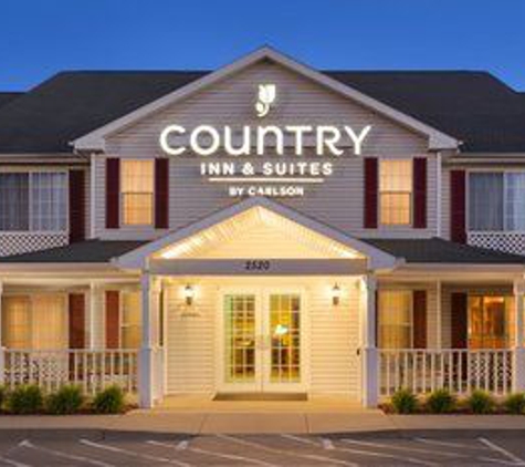 Country Inns & Suites - Nevada, MO