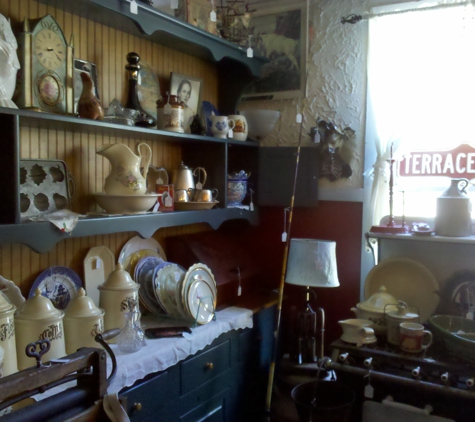 Backroads Antiques - Henryville, PA