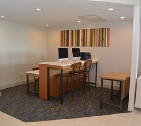 Holiday Inn Express & Suites Waterville - North - Waterville, ME