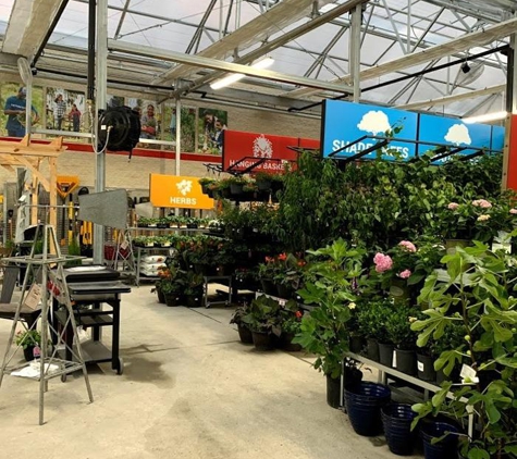 Garden Center at Tractor Supply - Middleburg, FL