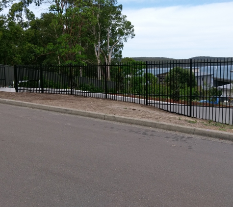 DL Fencing - Gillieston Heights, NSW. Fencing Contractors Newcastle