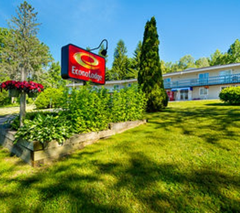 Econo Lodge - Lee, MA