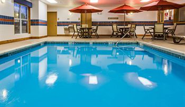 Country Inns & Suites - Crystal Lake, IL