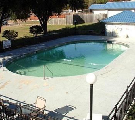 Homeplace Inn & Suites - Jacksonville, TX