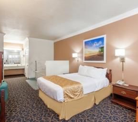 Days Inn & Suites by Wyndham South Gate - South Gate, CA