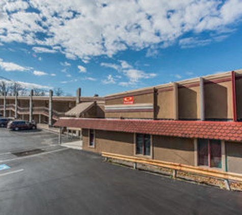 Econo Lodge - Hermitage, PA