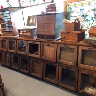 Attic Treasures Antiques & Collectables - West Liberty, IA