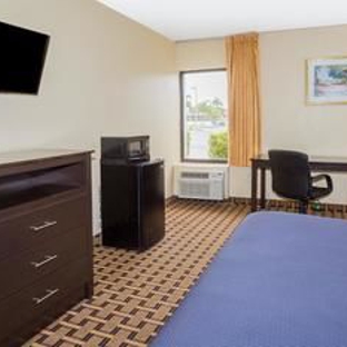 Travelodge by Wyndham Fort Myers - Fort Myers, FL