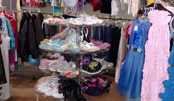 Four Seasons Flowers Gifts & Collectibles - Loudonville, OH. Used Clothing