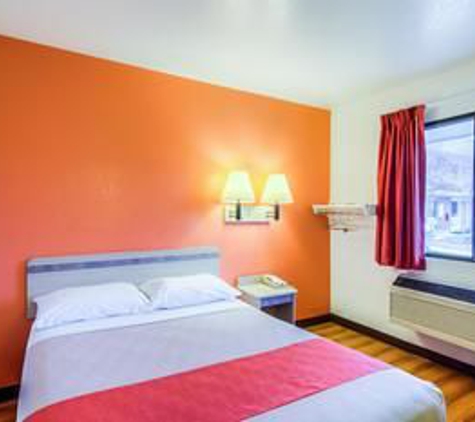 Motel 6 - Elk Grove Village, IL