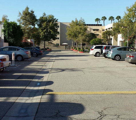 Lee, Jimmy, DPM - Arcadia, CA. Parking lot