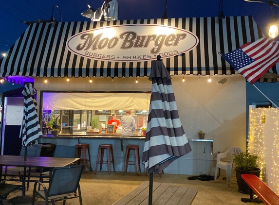 Moo Burger - Island Park, NY