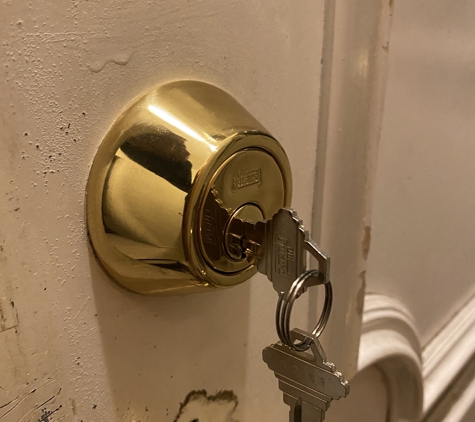 24 Hour Mobile Locksmith & Lock Change - Fresh Meadows, NY. HOME RUN LOCKSMITH SUPPLY AND INSTALL ALL TYPES OF LOCKS AND HARDWARE IN NEW YORK AREAS CALL! (917) 971-1279