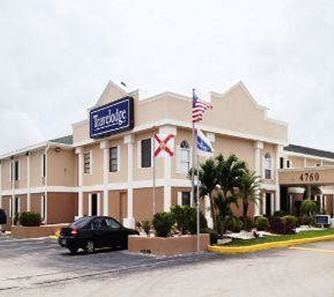 Travelodge by Wyndham Fort Myers - Fort Myers, FL