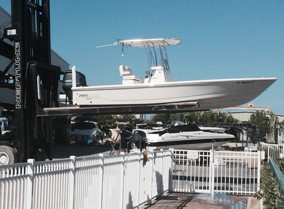 Walker's Hideaway Marina - Marco Island, FL