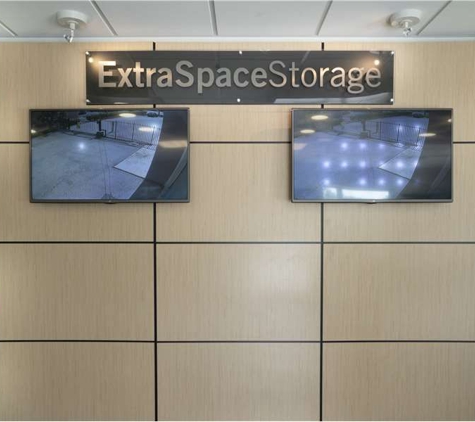 Extra Space Storage - West Palm Beach, FL