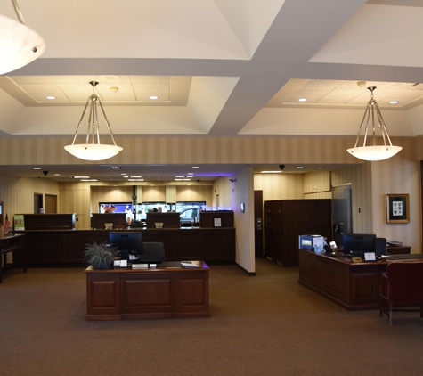 Crystal Lake Bank & Trust - Crystal Lake, IL