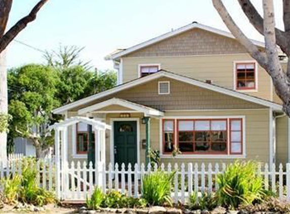 Andril Fireplace Cottages - Pacific Grove, CA